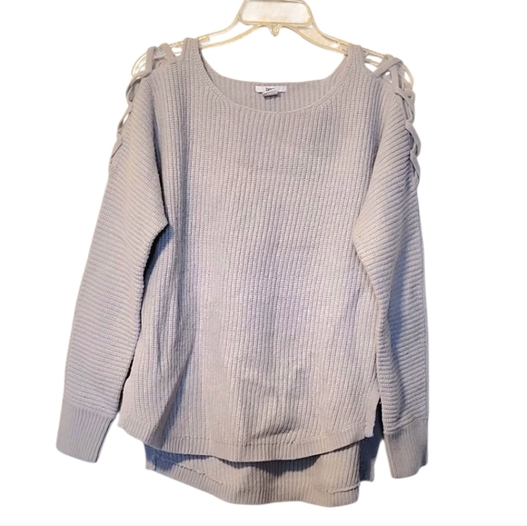 Bar III Light Gray Sweater with Shoulder Cutouts And Size Slits Size Medium - Picture 1 of 9